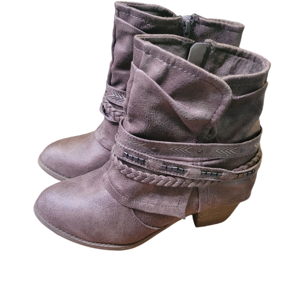 Women's Bootie Boots. Western look. Size 7.5 Brown